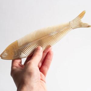 Peigne en corne naturelle de qualité supérieure, fait main, à dents larges et lisses, pour démêler les cheveux longs bouclés, la barbe et le soin du cuir chevelu - Product Image 2