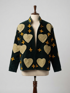 Veste en velours vert foncé avec broderie de cœurs et de croix dorés, style bohème, coupe courte, esthétique Saint-Valentin, vêtement d'extérieur chic hippie pour festival - Product Image 4