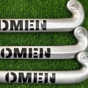 ไม้ฮอกกี้สนามขนาดเล็กพร้อมโลโก้สั่งทำพิเศษ คุณภาพสูง ผลิตจากคาร์บอนคอมโพสิต ให้ประสิทธิภาพเหมือนเล่นบนพื้นน้ำแข็ง สำหรับเด็กและเยาวชน ยี่ห้อ Red Mark Sports - Product Image 1