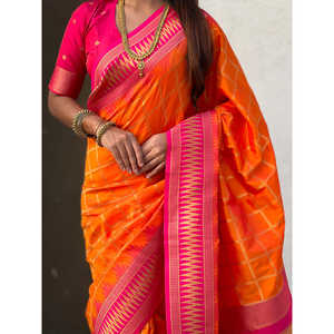 Sari en soie douce à carreaux orange traditionnel Elite Weaves avec contraste tissé Zari 650g pour robes de bal - Product Image 2