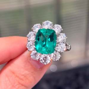 Anillo de Esmeralda Cultivada en Laboratorio con Corte Cojín en Plata de Ley 925, Anillo Halo con Esmeralda y Circonitas, Estilo Vintage, Anillo con Gema Verde - Product Image 4