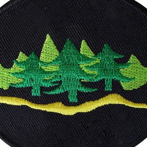 VANEK INTERNATIONAL Parche de Corazón Bordado de Fieltro No Tejido Ecológico, con Diseño de Árboles Verdes y Fondo Amarillo, en Tela Negra, para Coser en Sombreros - Product Image 5