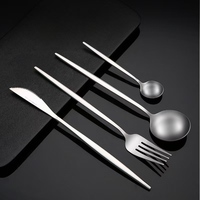 Ensemble de couverts élégants en acier inoxydable, finition miroir, motif diamant classique, couverts durables pour la salle à manger