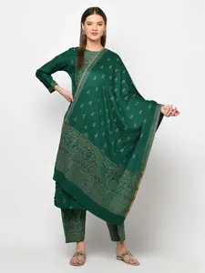 Tissu non coupé Safaa en laine acro verte tissée pour femme avec étole assortie - Product Image 4