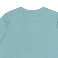 T-shirt décontracté pour femme bleu clair à manches courtes et col rond avec logo brodé MOM – Vêtement féminin tendance pour le quotidien