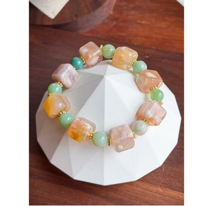 Stylish Resin <b>Bracelet</b> with Unique Decorative Appeal Premium Jewelry for Trend Inspired Fashion Lovers - Product Image 3