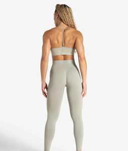 Soutien-gorge de sport vert clair à col rond et dos nu pour femme, maintien moyen, haut de yoga, couleur unie, design sans couture - Product Image 2