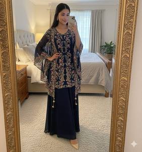 Ensemble Sharara Kurta Shrug en Faux Georgette Brodé, Tenue Indienne et Pakistanaise Florale pour Mariage et Fêtes, pour Femmes - Product Image 1
