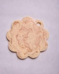 Planche à découper en résine faite à la main, ronde, épaisse, en silicone, en forme de fleur, rose, antidérapante, passe au lave-vaisselle - Product Image 2