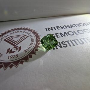 Diamante Suelto Cultivado en Laboratorio, Corte Cuadrado Cojín de 4 Quilates, Verde Intenso VS2, Certificado IGI - Product Image 3