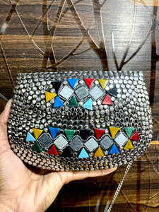 Élégantes pochettes de soirée pour femmes pochettes de luxe pour femmes avec strass et cristaux faites à la main de l'Inde à vendre - Product Image 2