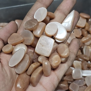 Lote de Cabujones de Piedra Lunar Melocotón Natural, Formas Mixtas, Tamaños Variados, para Fabricación de Joyas - Product Image 2