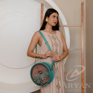 Portefeuille en cuir véritable Western Turquoise Canteen Crossbody Purse Hand Tooled Wallet & Hand Tooled Coin Case With Keyring Sets for Women - Product Image 3