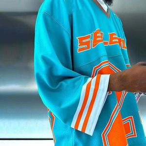 Maillot de football rétro américain personnalisé de luxe, surdimensionné, à épaules tombantes, style streetwear, avec graphisme vintage, en maille sublimée 100% coton - Product Image 2