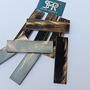 Plaques de corne de buffle Gawa dorée traditionnelle pour manches de couteaux pliants et à lame fixe - Product Image 3