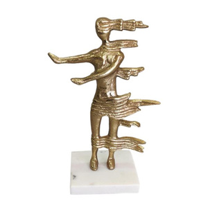 Escultura Metálica Moderna Hecha a Mano, Duradera, con Soldadura de Hierro para Uso en Mesa, Decoración para Graduaciones, Cumpleaños y Bodas - Product Image 5