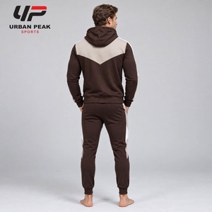 Elegante Chándal para Hombre Hecho con Tela Ligera que Ofrece un Ajuste Cómodo y una Sensación Ligera para Actividades Diarias - Product Image 3