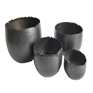 Maceta de jardín negra con recubrimiento de polvo moderno Pantalla de maceta elegante para mejorar el espacio exterior de su hogar - Product Image 1