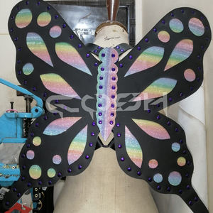 Harnais de corps ailes de papillon arc-en-ciel scintillantes en similicuir noir avec clous violets - Product Image 4
