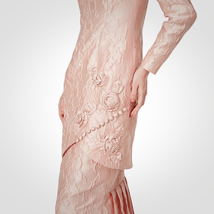 ชุดสตรีชาวมุสลิมมาเลเซีย แบรนด์ Baju Kurung SIPO รุ่นใหม่ สำหรับเทศกาลอีด ปี 2024  ชุดกุรุงทันสมัยประดับด้วยดอกกุหลาบและของตกแต่ง - Product Image 5