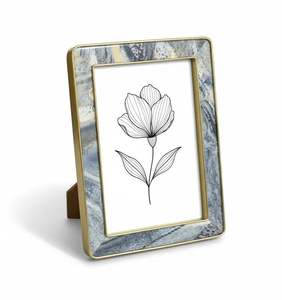 Cadre photo mural vertical en résine de haute qualité, fait main, imprimé en typographie 3 couleurs, avec incrustation os et ossements - Product Image 1