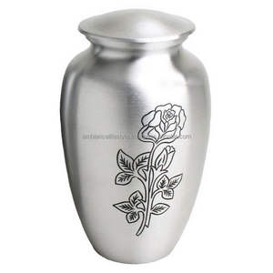 Fabricant indien d'urne funéraire en aluminium massif gravée en rouge pour adultes pour les funérailles par Ambience Lifestyle - Product Image 6