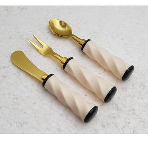 Ensemble de couverts en acier inoxydable avec manche en résine blanc ciel, élégants ustensiles de table pour la restauration, la maison et l'hôtellerie à prix raisonnable - Product Image 6