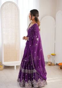 Ensemble Lehenga avec broderie de fils et de paillettes, modèle de designer à grand évasement de 3,5 mètres, spécial célébrations - Product Image 2