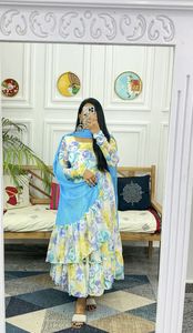 Maxi vestido Floral Elegance Fox Georgette con detalles sutiles Dupatta y escote cuadrado para Glam festivo - Product Image 3