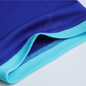 Tenue de football fabriquée en tissu respirant conçu pour garder les joueurs au frais et au sec pendant les matchs de football intenses - Product Image 5