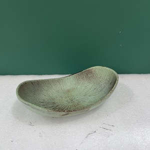 Tazón de Servir Decorativo de Aluminio con Forma de Hoja, Plato de Metal Texturizado Verde, Decoración para el Hogar, Vajilla - Product Image 4