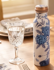 Elegante Botella de Agua de Cobre con Diseño Floral Azul y Aves, Botella Ecológica y Estilosa para Hidratación Diaria, Viajes, Yoga, Gimnasio, Oficina, Regalo - Product Image 2
