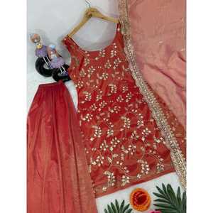 Elegante Blusa con Estampado Floral y Bordado en Tela de Chifón, Cuello Redondo, Pantalón y Dupatta - Product Image 1