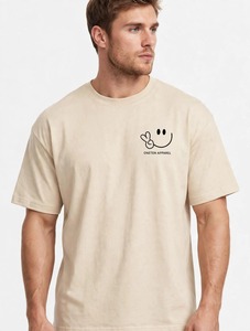 เสื้อยืดแขนสั้นสีเบจสำหรับผู้ชายของ Oneten Apparel ลายการ์ตูนหน้ายิ้มพร้อมสัญลักษณ์สันติภาพ คอกลม - Product Image 2