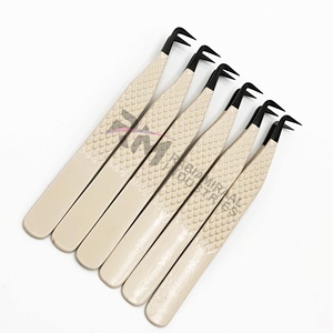 Pince à épiler RMI Best Seller en acier inoxydable à pointe en fibre anti-magnétique pour extensions de cils, courbée à 90 degrés, couleur nude classique, volume - Product Image 2