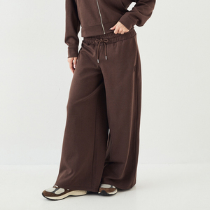 Pantalon de jogging ample marron pour femme en polyester et coton, longueur intégrale, avec logo personnalisé, idéal pour les tenues décontractées. - Product Image 3