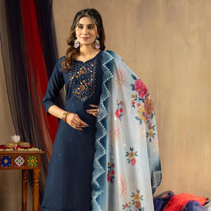 Ensemble Kurti en viscose et soie Mango bleu marine de qualité supérieure avec pantalon droit brodé à la main et dupatta à imprimé numérique Maslin - Product Image 1