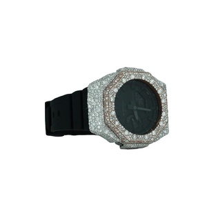 Reloj Unisex de Moda con Caja Redonda y Diseño Artístico Atemporal 'Half Iced Out', con Correa de Goma 'Half Thrones' - Product Image 2