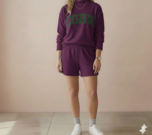 Conjunto de Dos Piezas Casual de Invierno para Mujer, con Cuello Alto y Pantalones Cortos, Diseño Moderno Distintivo y Tela de Forro Polar Transpirable - Product Image 1