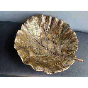 Plateau décoratif en métal en forme de feuille, finition dorée, fait main, plat de service, décoration d'intérieur, centre de table, porte-fruits secs, porte-bijoux - Product Image 6