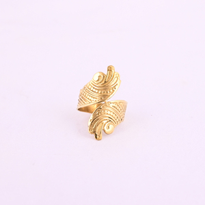 Bague plaquée or à motif tourbillonnant artistique pour femmes - Product Image 1