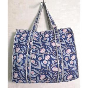 Sac à bandoulière matelassé en coton fleuri, sac fourre-tout fait main indien, sac à main bohème pour femme - Product Image 1