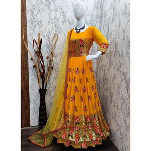 ROBE DE TRAVAIL À BRODERIE GEORGETTE AVEC DUPATTA JAUNE - Product Image 1