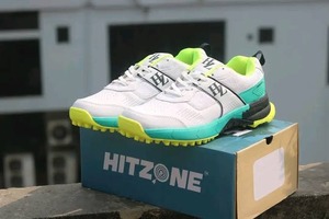 รองเท้าคริกเก็ตพรีเมียม HIT ZONE ระดับมืออาชีพ น้ำหนักเบา ทนทาน เย็บสองชั้น ระบายอากาศได้ดี ยึดเกาะพื้นได้ดี เหมาะสำหรับการแข่งขัน - Product Image 2