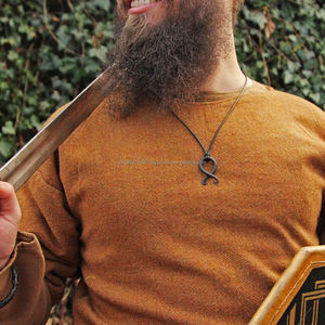 จี้รูปโทรลล์แบบไวกิ้งทำจากหนังมีสายบิดเป็นเกลียววงแหวนแขนยุคกลาง - Product Image 4