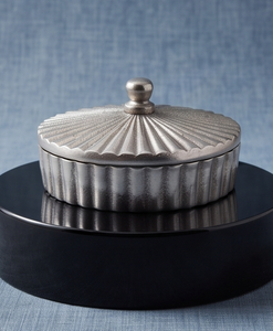 Boîte de rangement de luxe en métal rond cannelé argenté antique pour fruits secs et dates, avec couvercle à bouton rotatif - Product Image 4