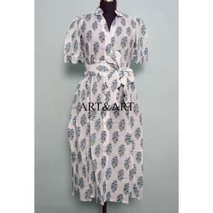 Robe midi florale en coton 100% écologique pour femme Kangura, taille naturelle, col en V, manches courtes, décoration boutonnée, lavable - Product Image 1