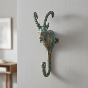 Gancho de Pared con Cabeza de Cabra de Hierro Fundido Hecho a Mano, Ecológico, Ajustable, Impermeable, Estilo Vintage para Ropa - Product Image 3