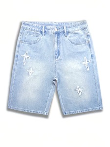 Shorts cargo oversize en denim coupe décontractée, denim épais, denim premium, appliqué étoile bleu clair, Jorts - Product Image 1