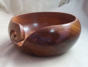 Bol de fil sculpté en bois de Sheesham pour garder le fil organisé du fournisseur indien fournisseur de bol de fil Alibaba OEM personnalisé par AYAANS - Product Image 5